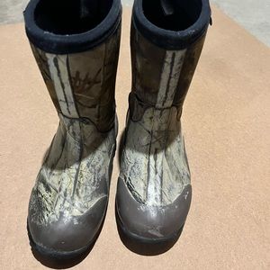 Kids Bogs Camo Boots.  Size 2
